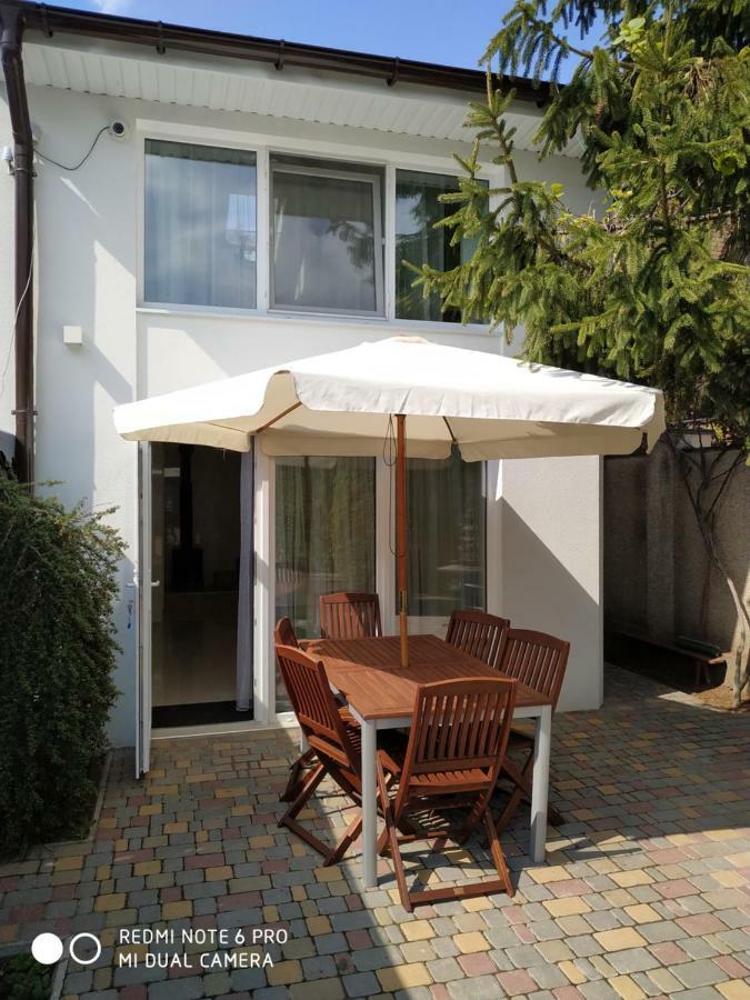 Guest House Butterfly Wing Odessa Luaran gambar