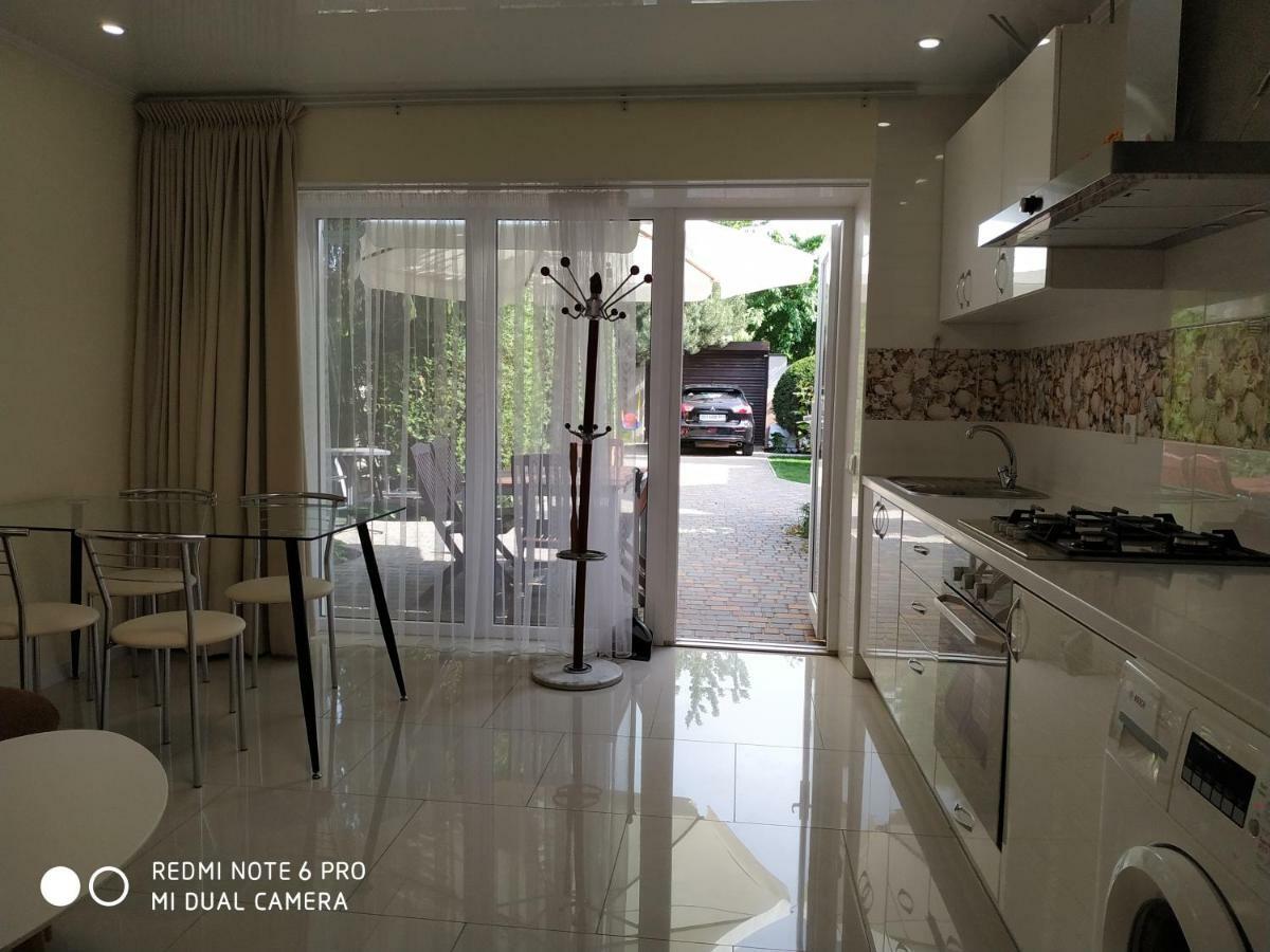 Guest House Butterfly Wing Odessa Luaran gambar